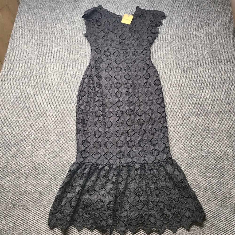 NWT Blu Pepper Black Floral Lace Mermaid Dress Flutter Sleeve V-Neck Small